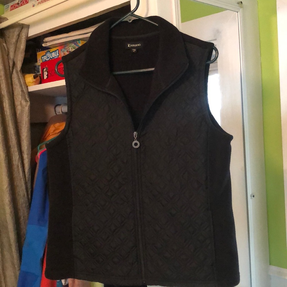 E Studio vest